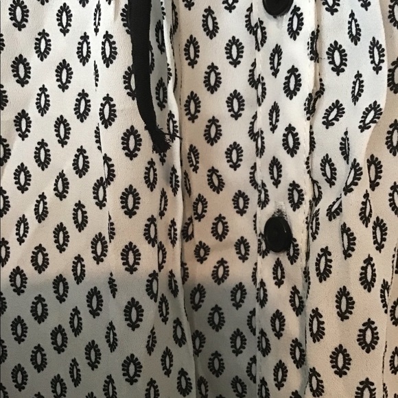 A brand new black and white blouse - Picture 7 of 13